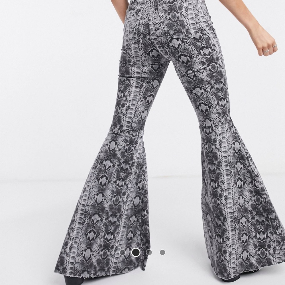 Snake skin Bootleg jeans!